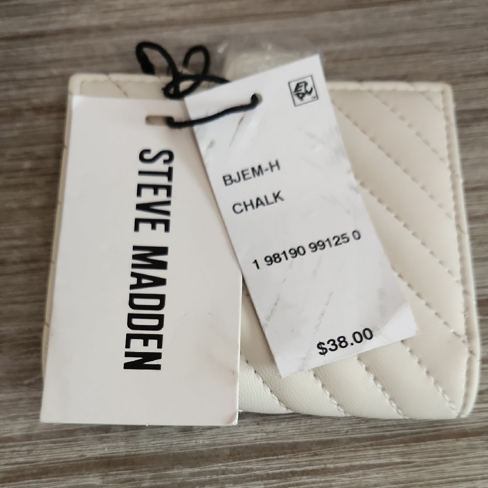 NWT Steve Madden White Quilted Wallet - Picture 2 of 5
